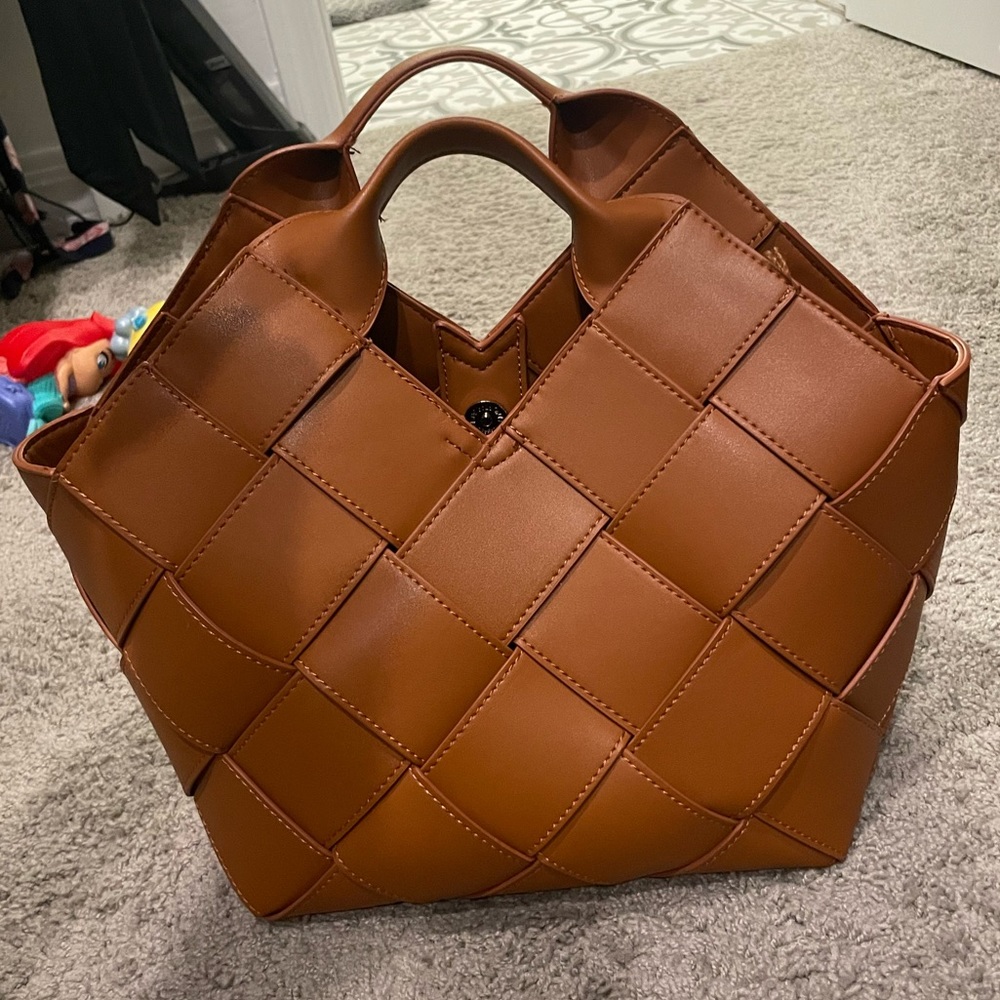 Basket weave tote